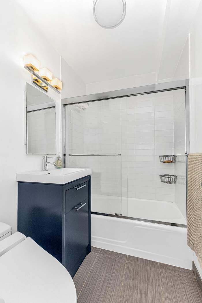 245 E 24th Street 14a Property Photo 5