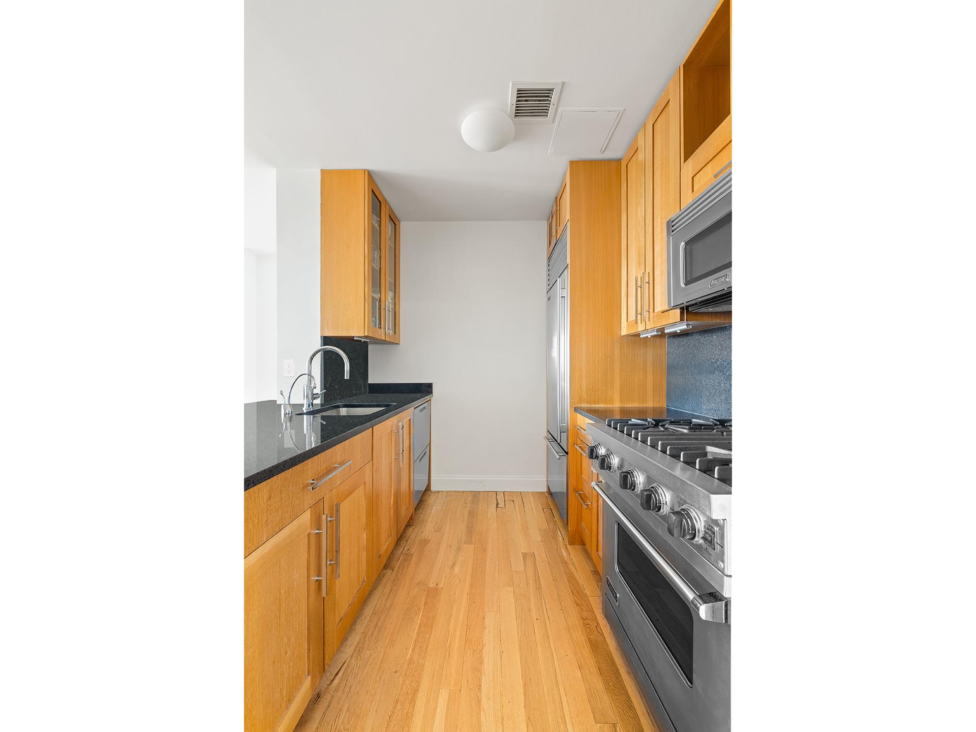 88 Greenwich Street 2303 Property Photo 3
