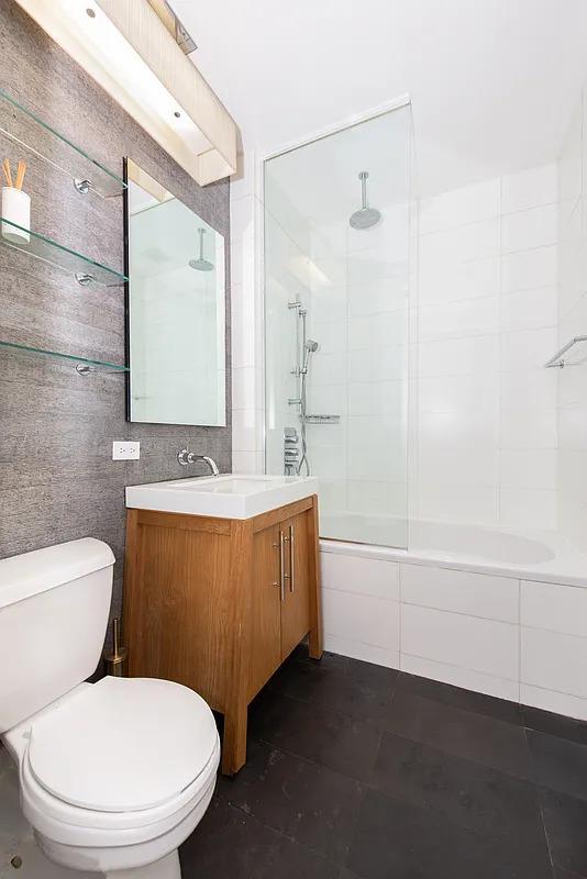 88 Greenwich Street 2303 Property Photo 5