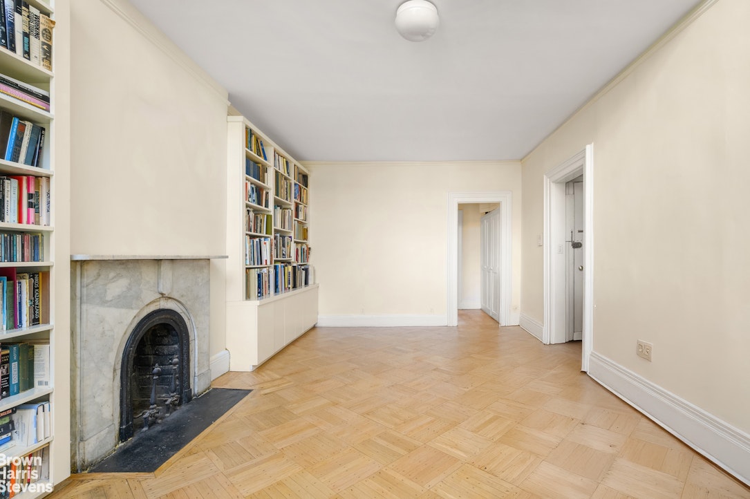 111 E 10th Street 5 Property Photo 5