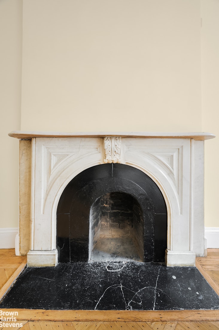 111 E 10th Street 5 Property Photo 10