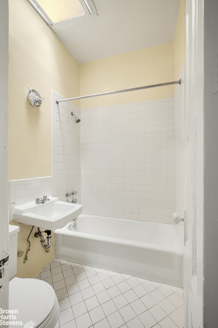 111 E 10th Street 5 Property Photo 14