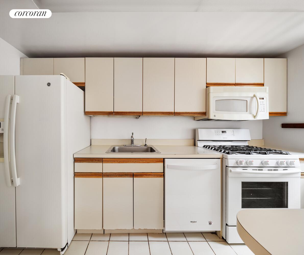 252 W 17th Street 8a Property Photo 6