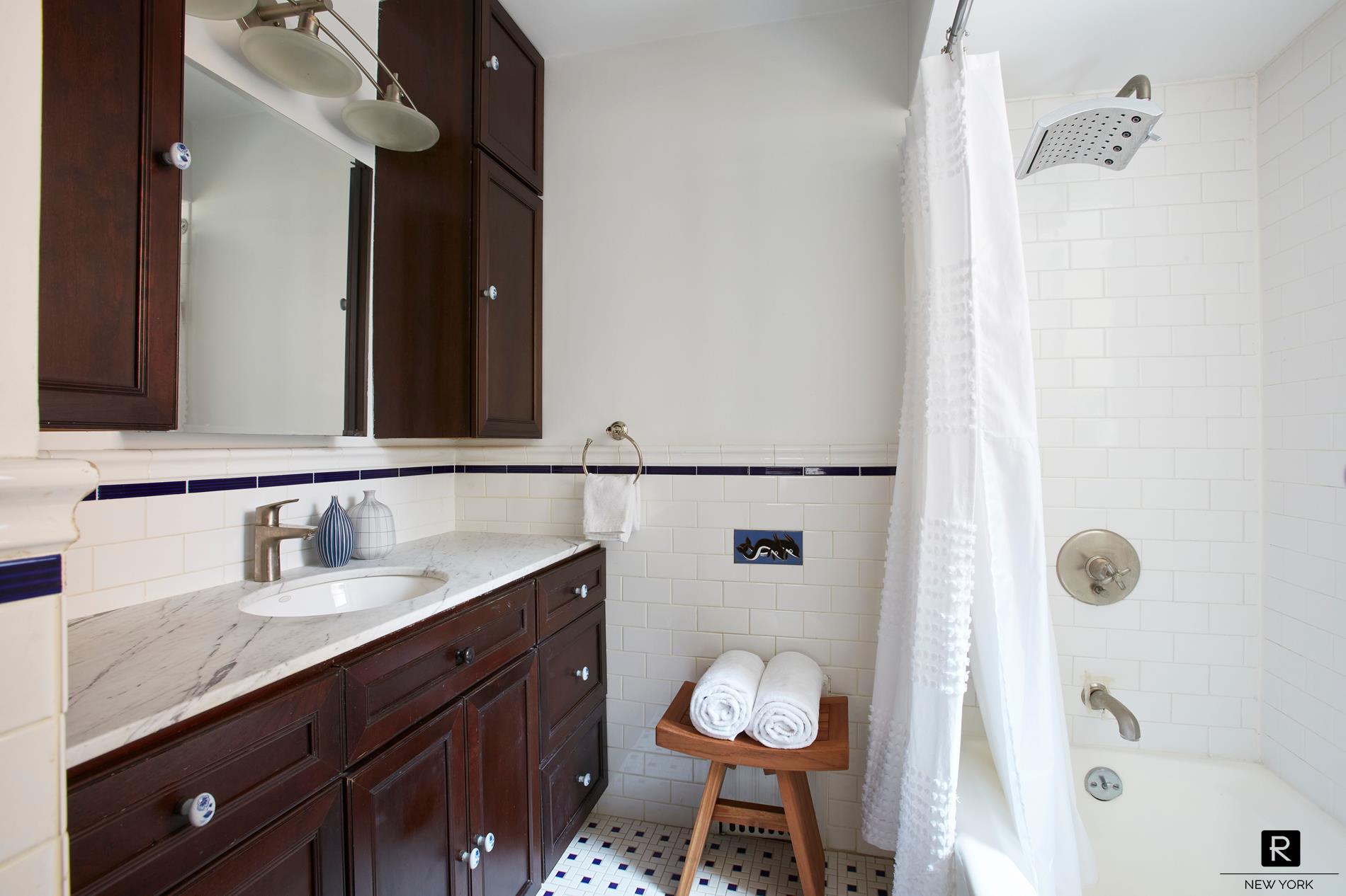 325 E 57th Street 2-d Property Photo 4
