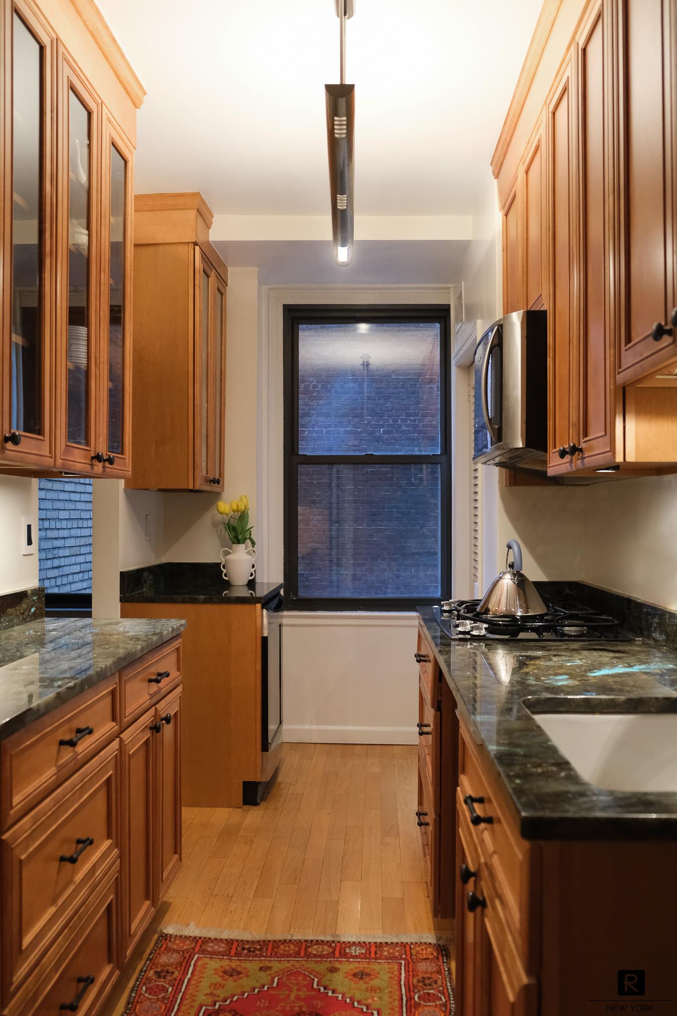 325 E 57th Street 2-d Property Photo 7