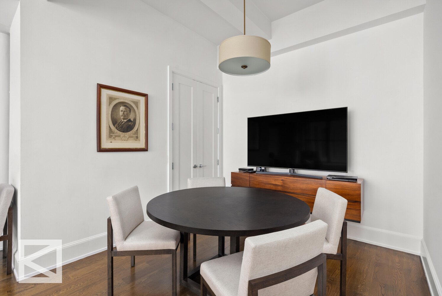 260 Park Avenue S 10i Property Photo 4
