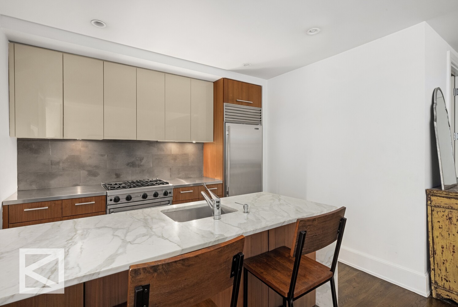 260 Park Avenue S 10i Property Photo 5