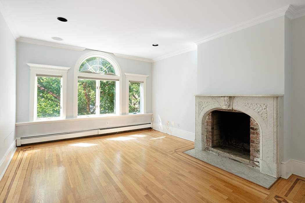 238 W 11th Street Property Photo 11