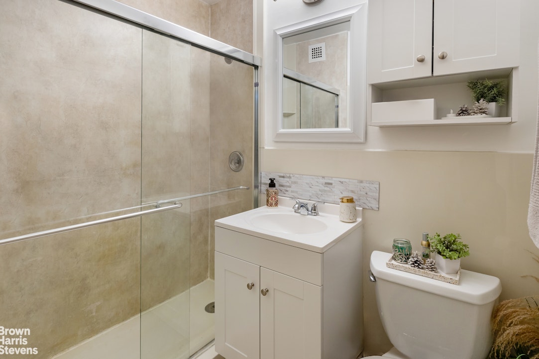 2621 Palisade Avenue 2g Property Photo 10