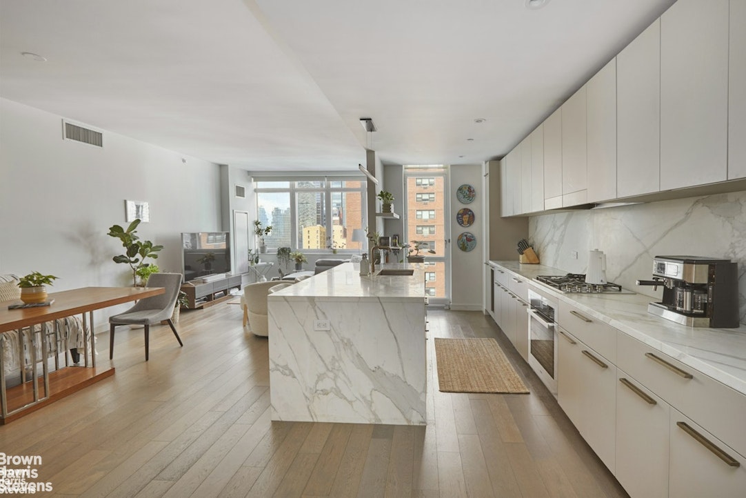 305 E 51ST Street 7D Property Photo 1