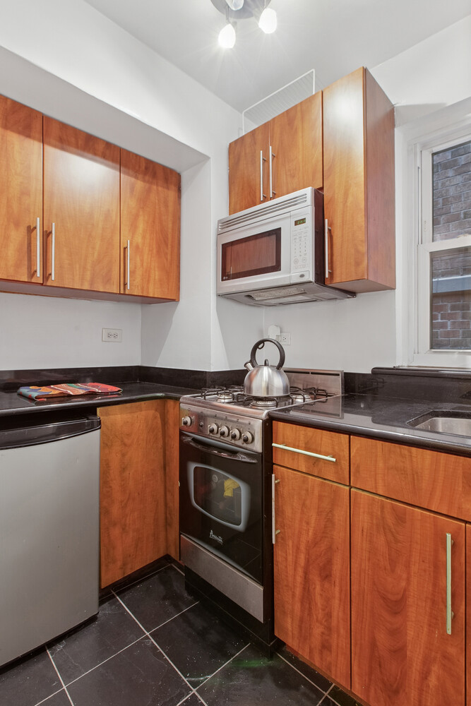 321 E 45th Street 11h Property Photo 5