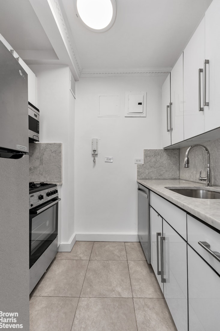 750 Park Avenue 3b Property Photo 6