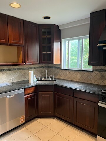264 Ward Avenue Property Photo 6