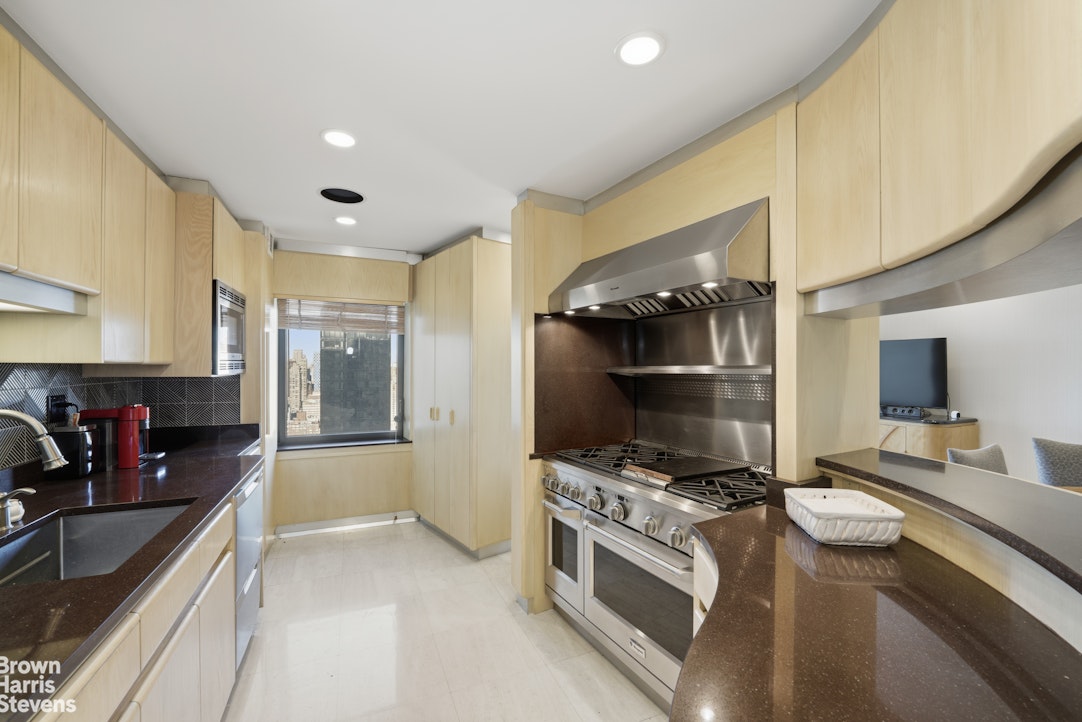 425 E 58th Street 33d Property Photo 7