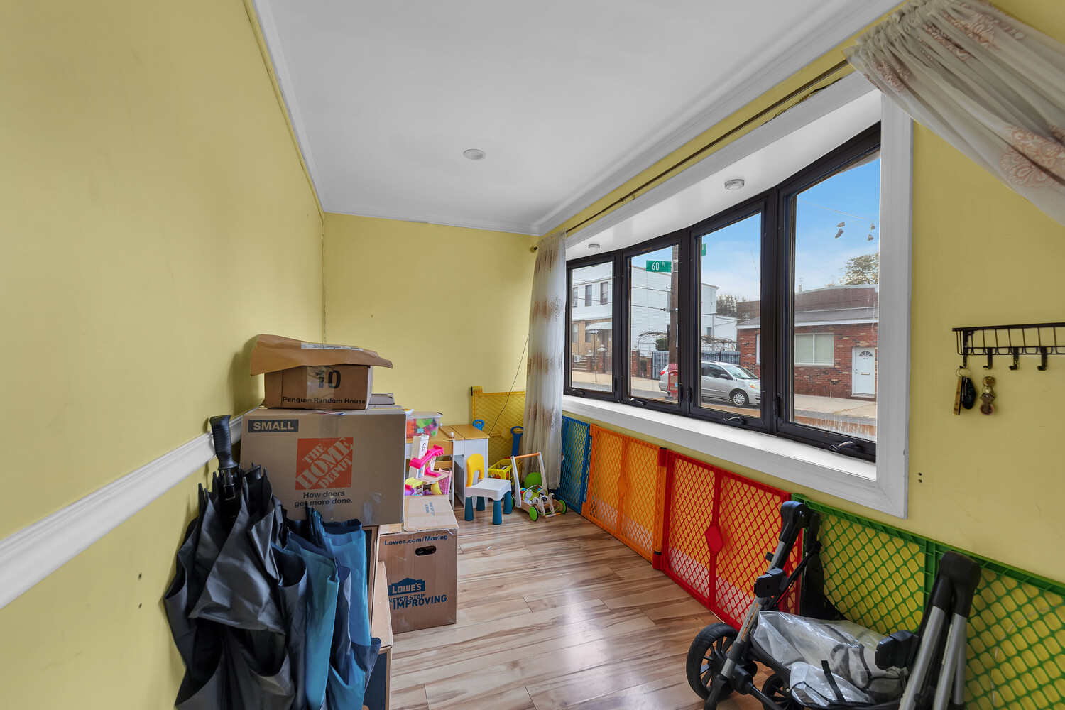 60-27 St Felix Avenue Property Photo 4