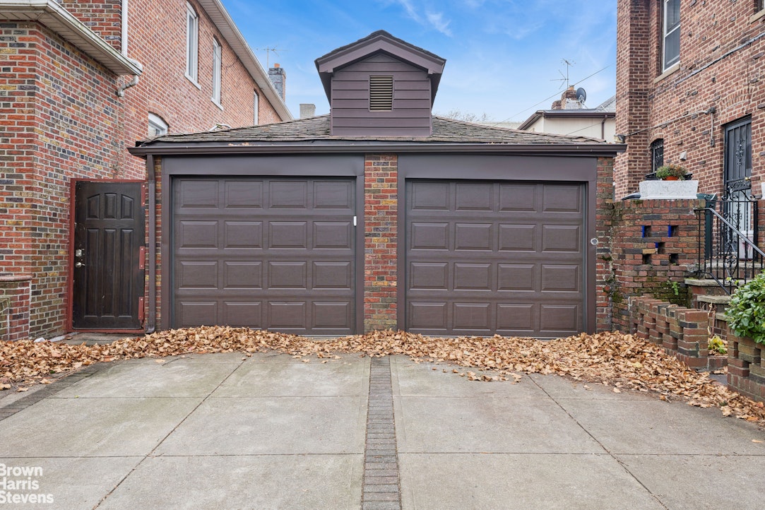 1702 E 28th Street Property Photo 5