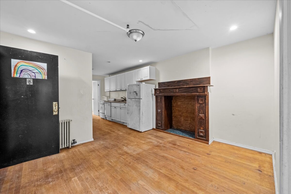135 St James Place Hse Property Photo 4