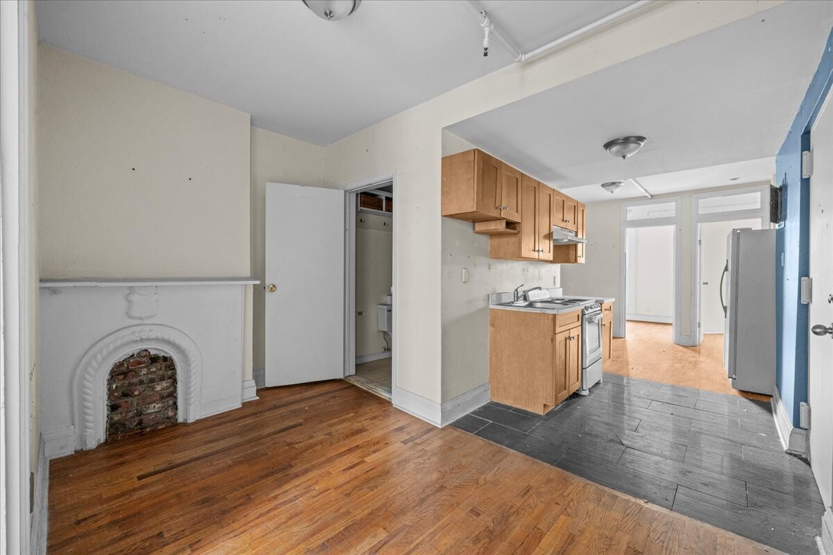 135 St James Place Hse Property Photo 6