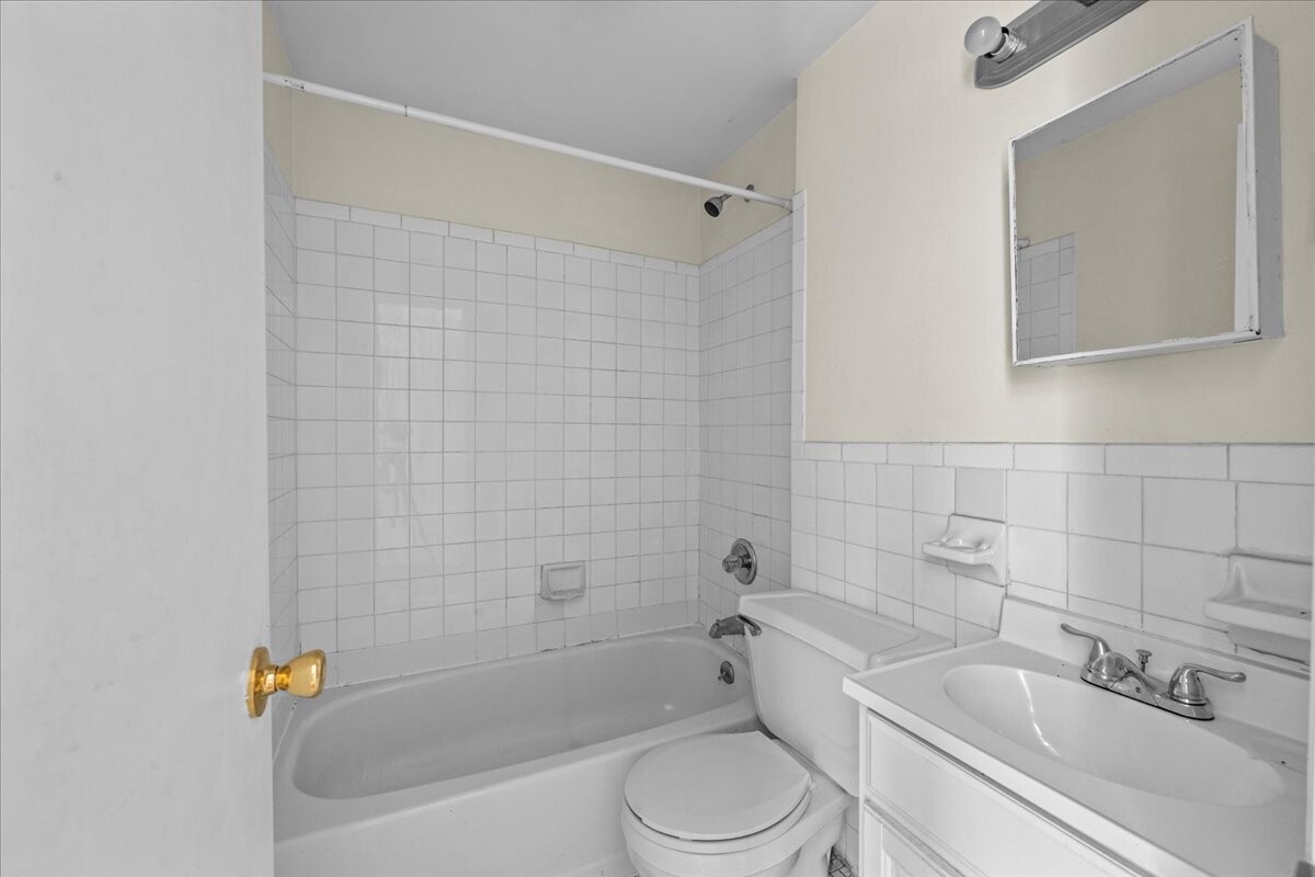 135 St James Place Hse Property Photo 7