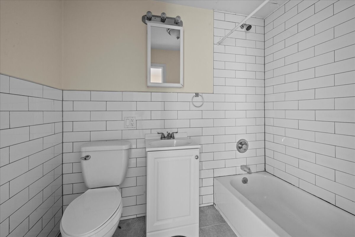 135 St James Place Hse Property Photo 11