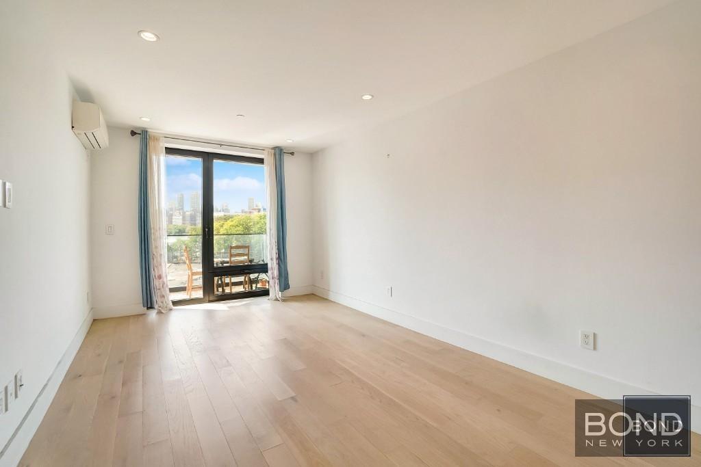 11-07 Welling Court 4c Property Photo 4