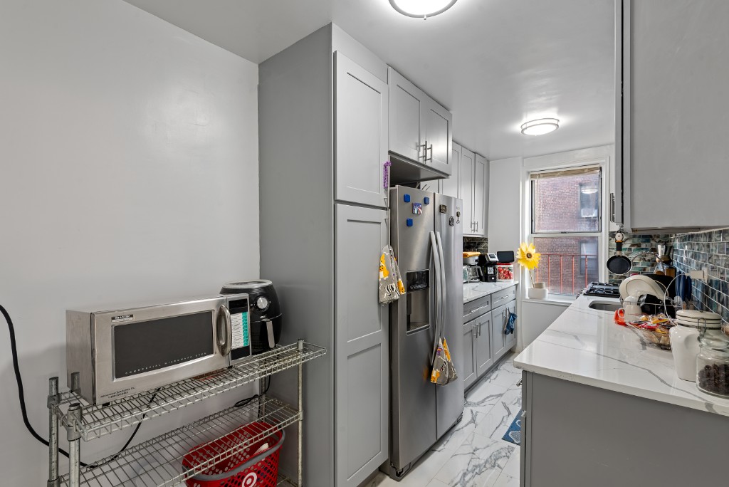67-30 Clyde Street 5t Property Photo 3