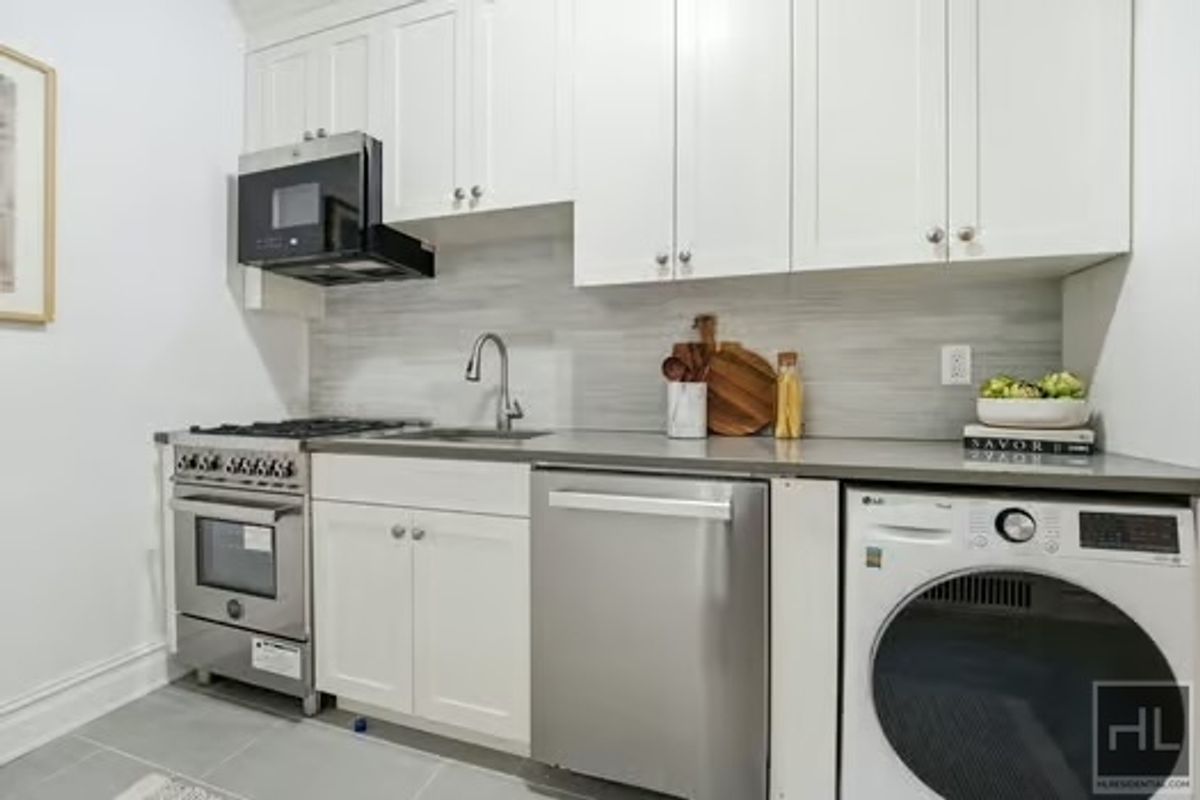 160 E 3rd Street 2f Property Photo 11
