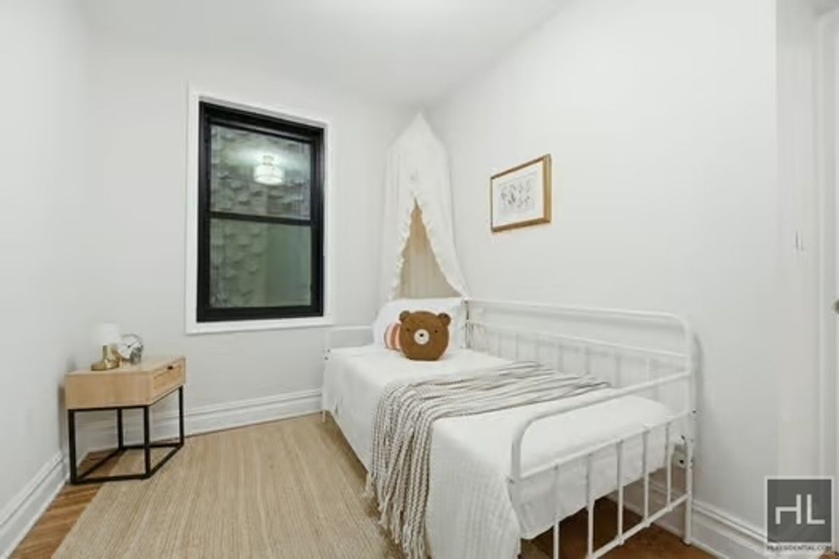 160 E 3rd Street 2f Property Photo 17
