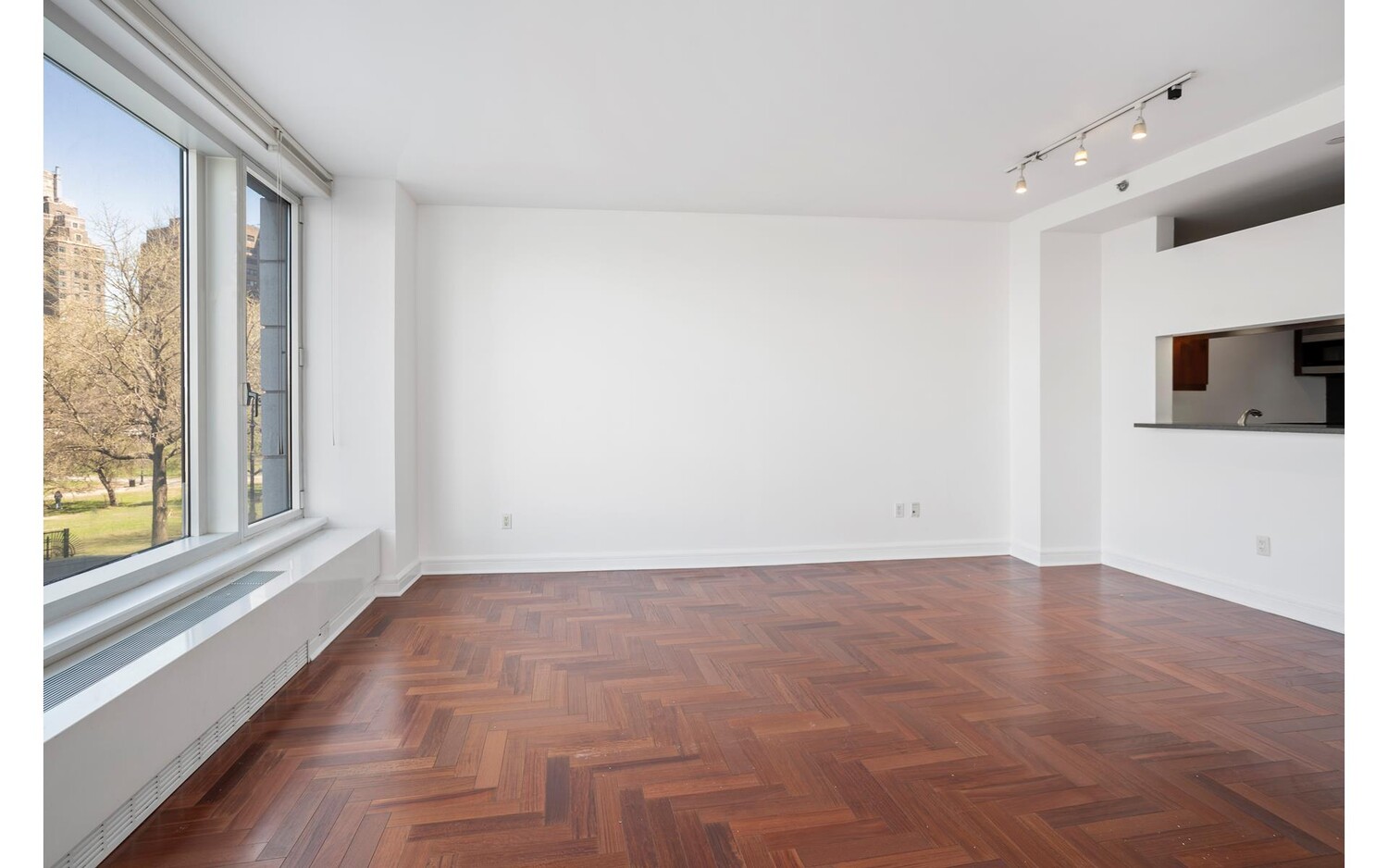 240 Riverside Boulevard 3c Property Photo 2