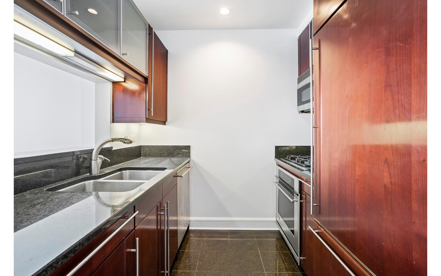 240 Riverside Boulevard 3c Property Photo 4