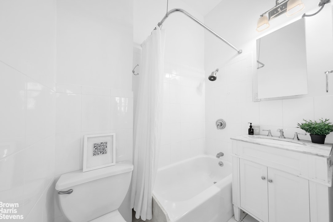 140 W 69th Street 106c Property Photo 4