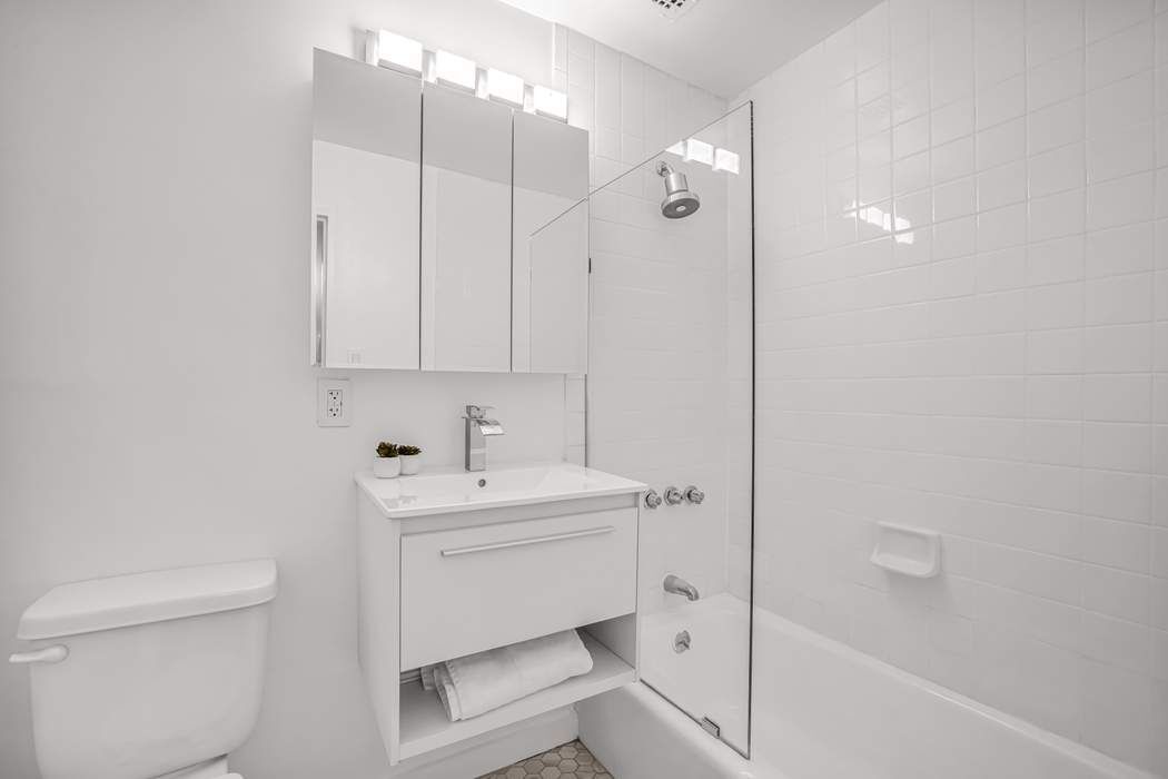 310 E 23rd Street 4b Property Photo 5