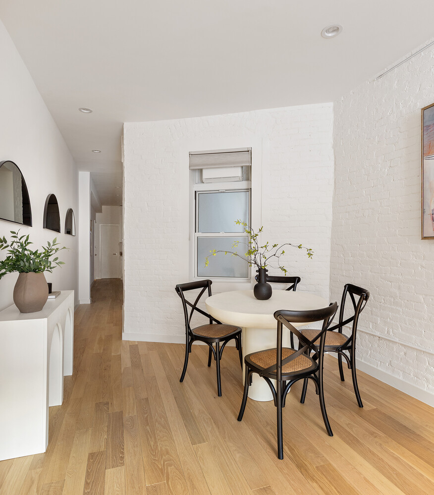 214 W 16th Street 1w Property Photo 3