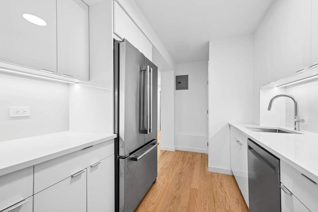 425 E 63rd Street W4h Property Photo 4