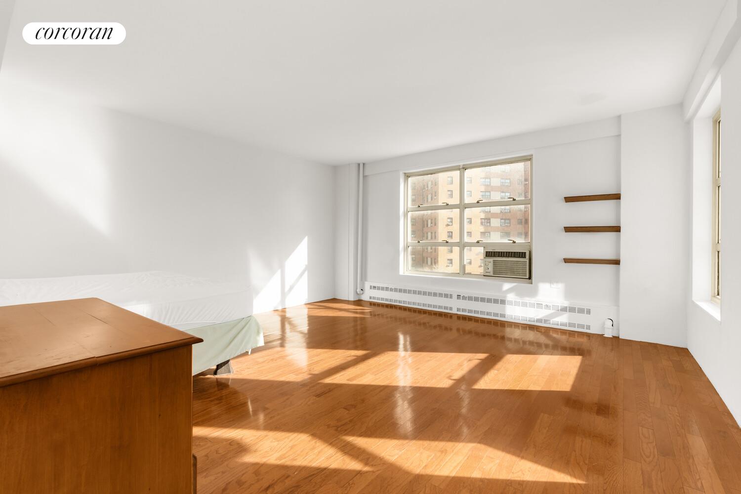 70 La Salle Street 5e Property Photo 6