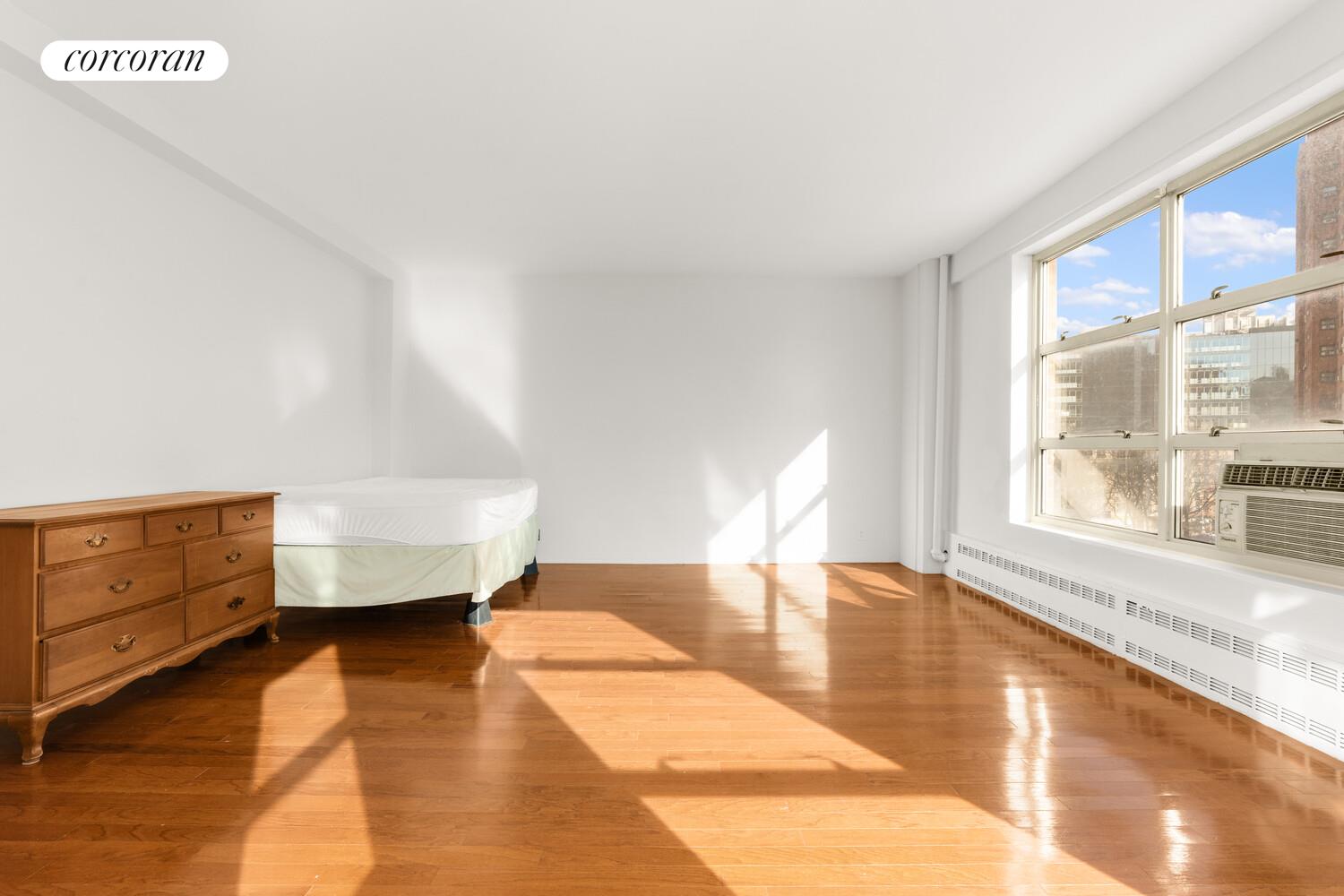70 La Salle Street 5e Property Photo 7