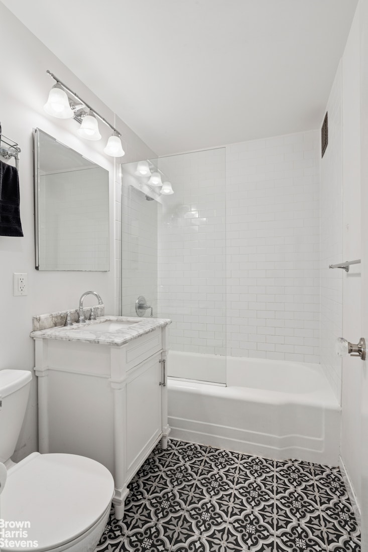 575 Grand Street E505 Property Photo 6