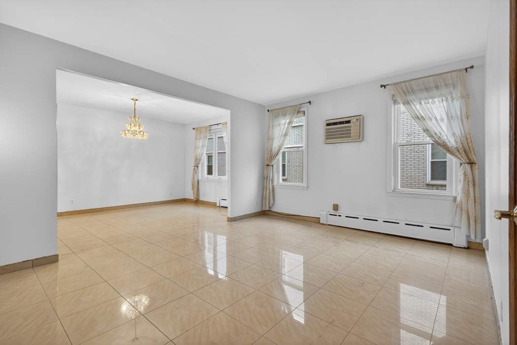 1847 W 9th Street Townhouse Property Photo 3