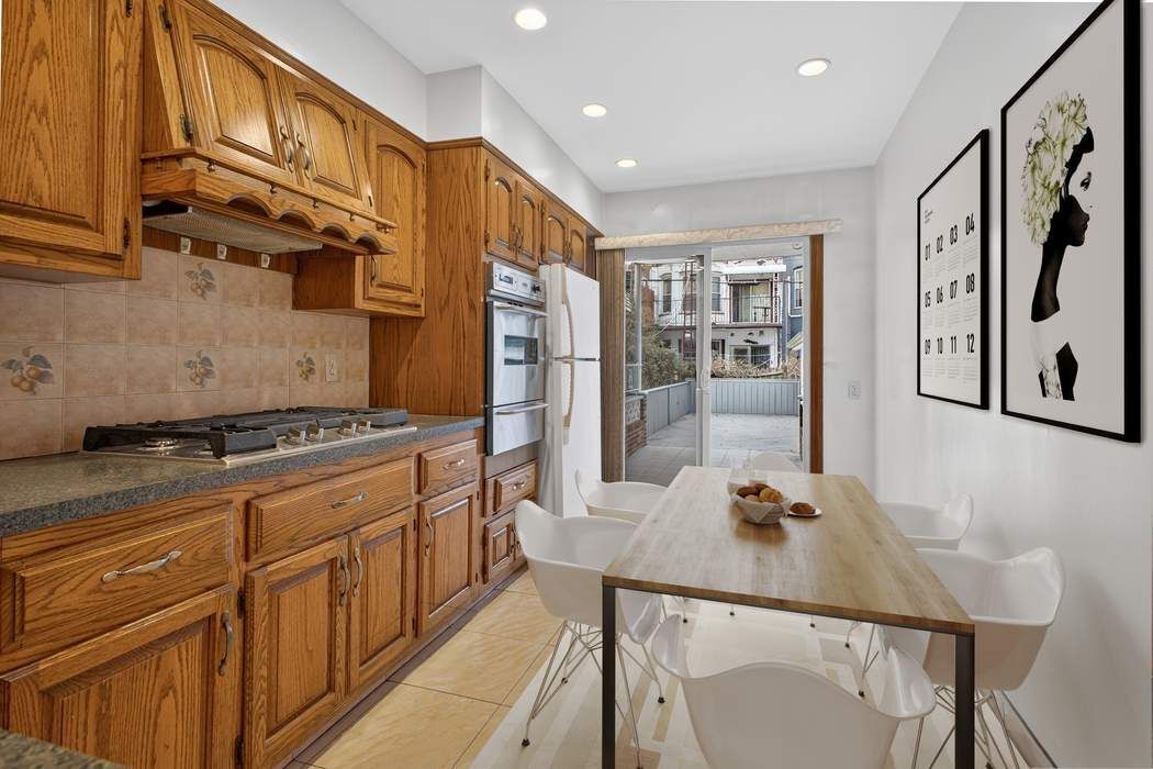1847 W 9th Street Townhouse Property Photo 6