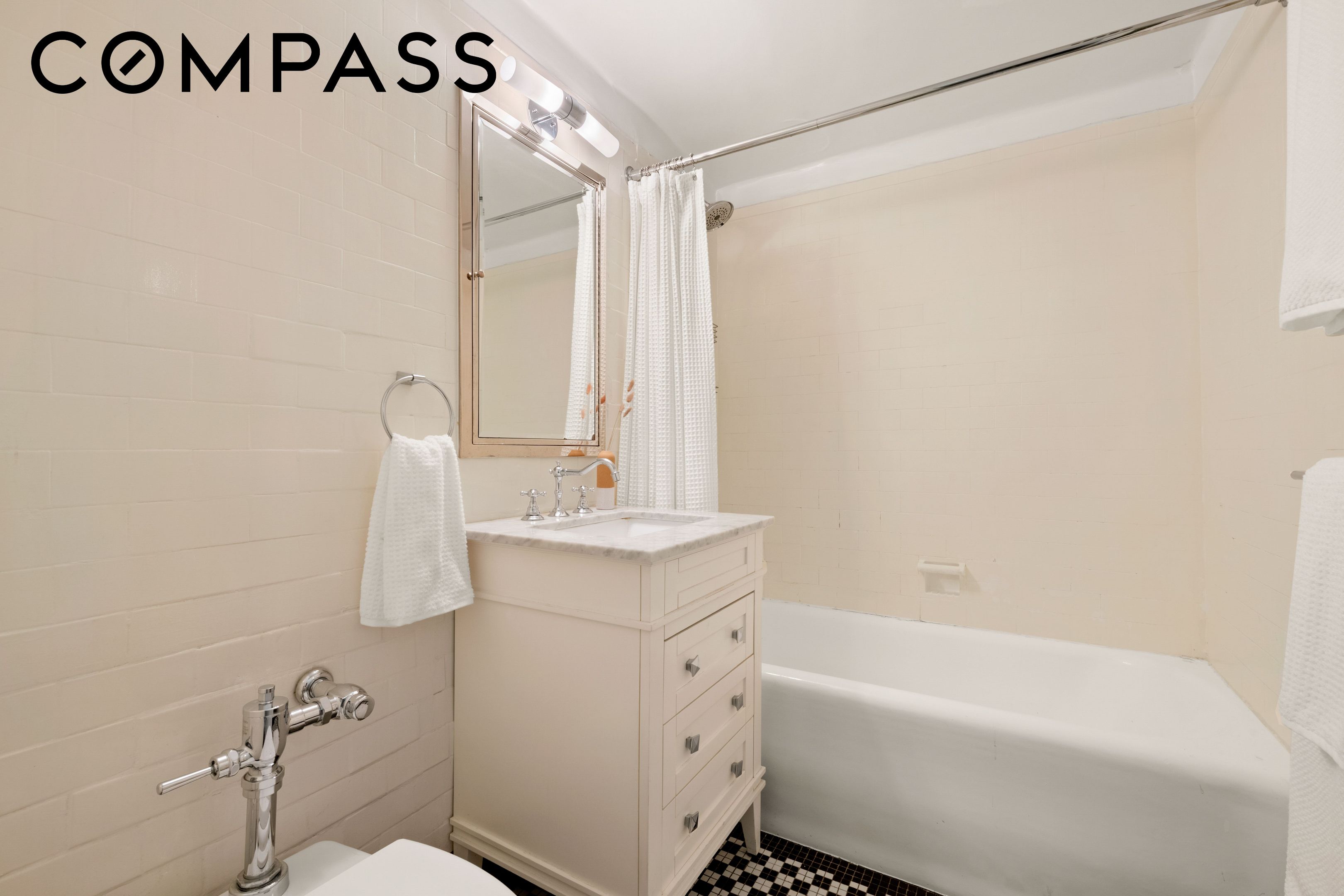 465 W 23rd Street 2g Property Photo 6