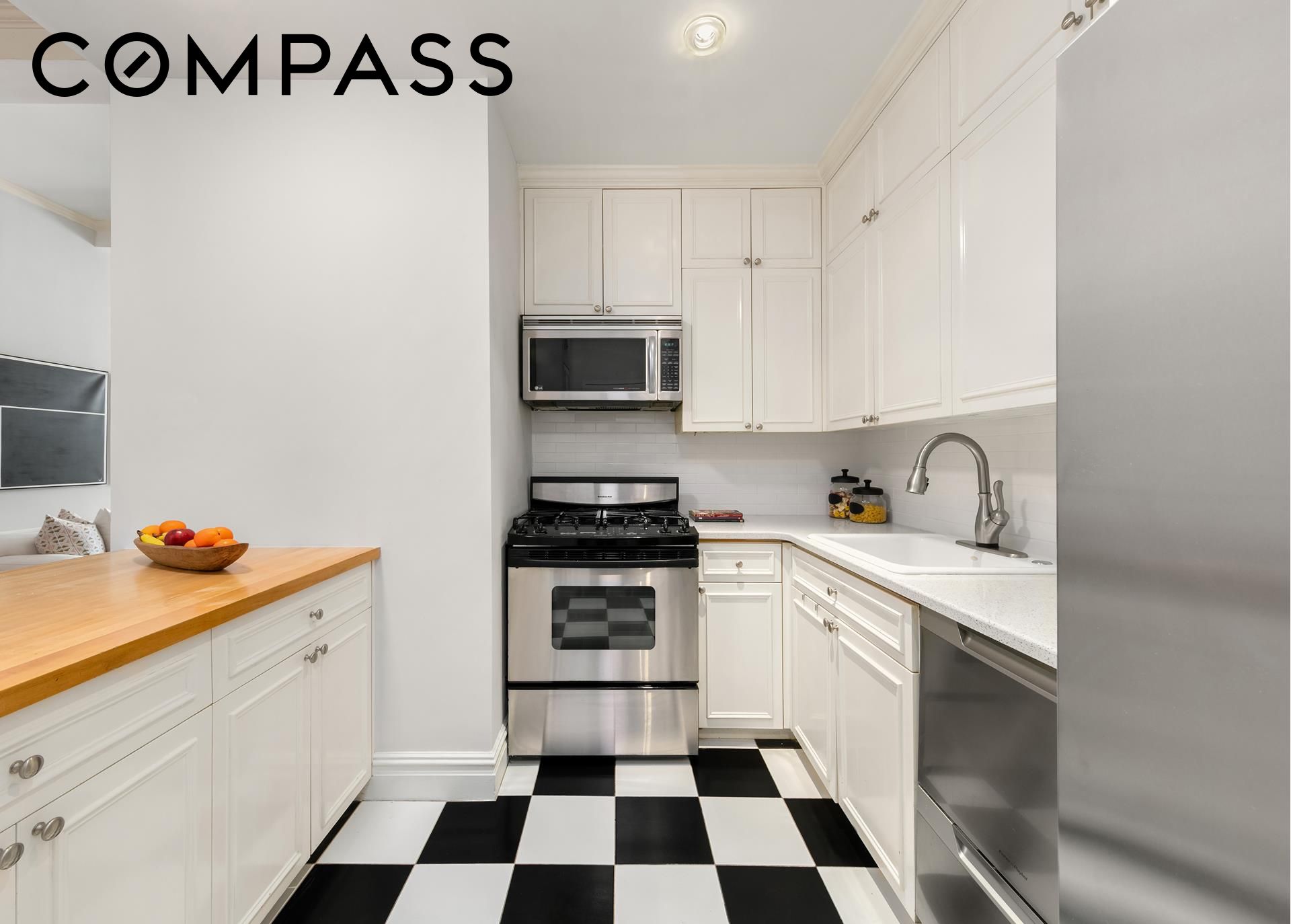 3 Hanover Square 17c Property Photo 4