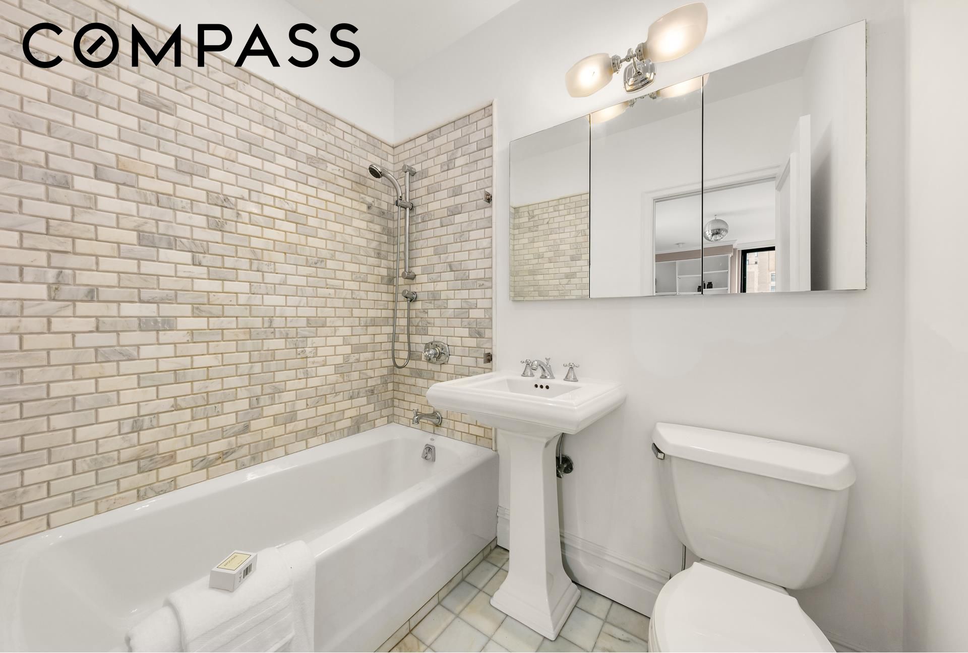 3 Hanover Square 17c Property Photo 7