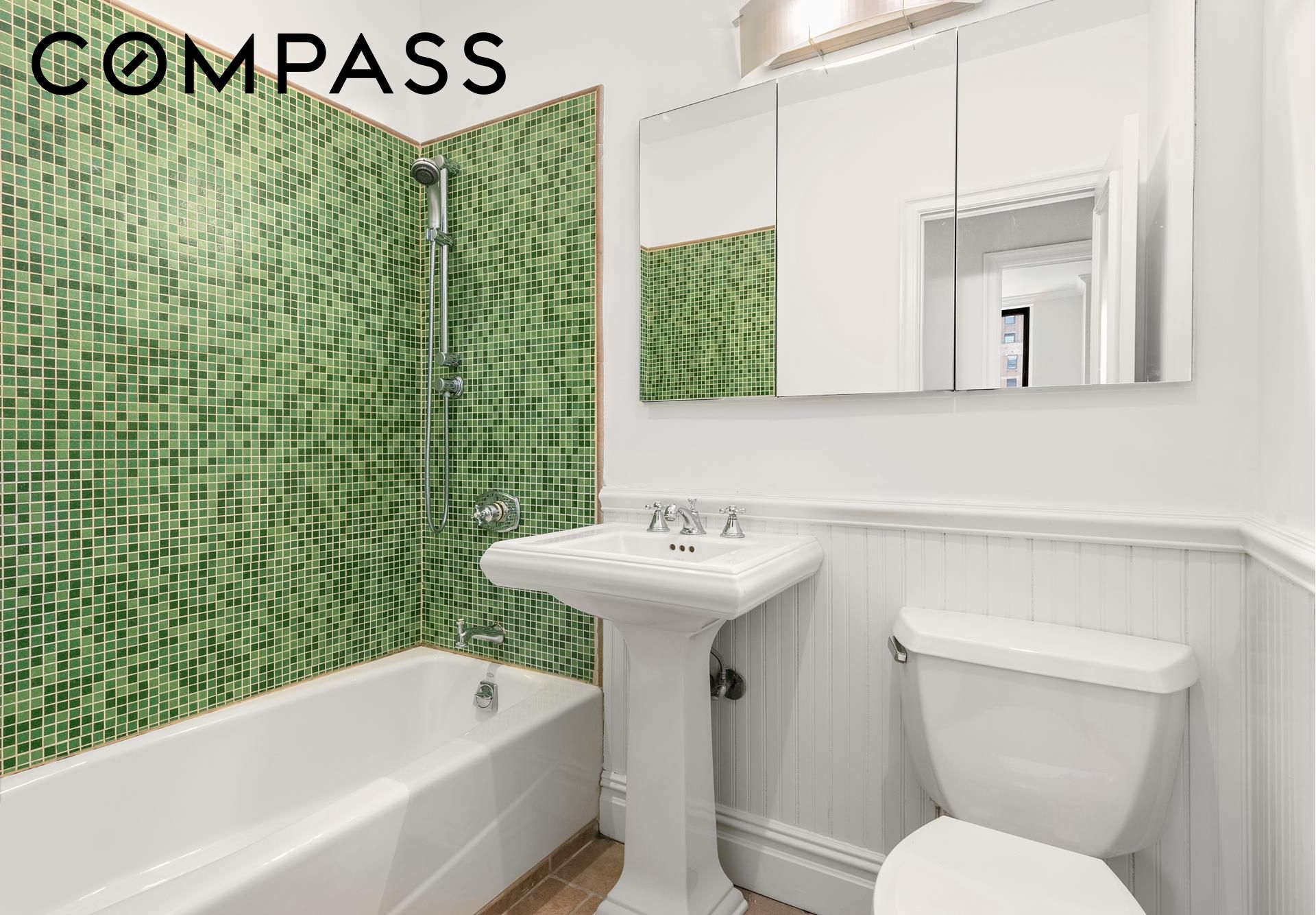 3 Hanover Square 17c Property Photo 9