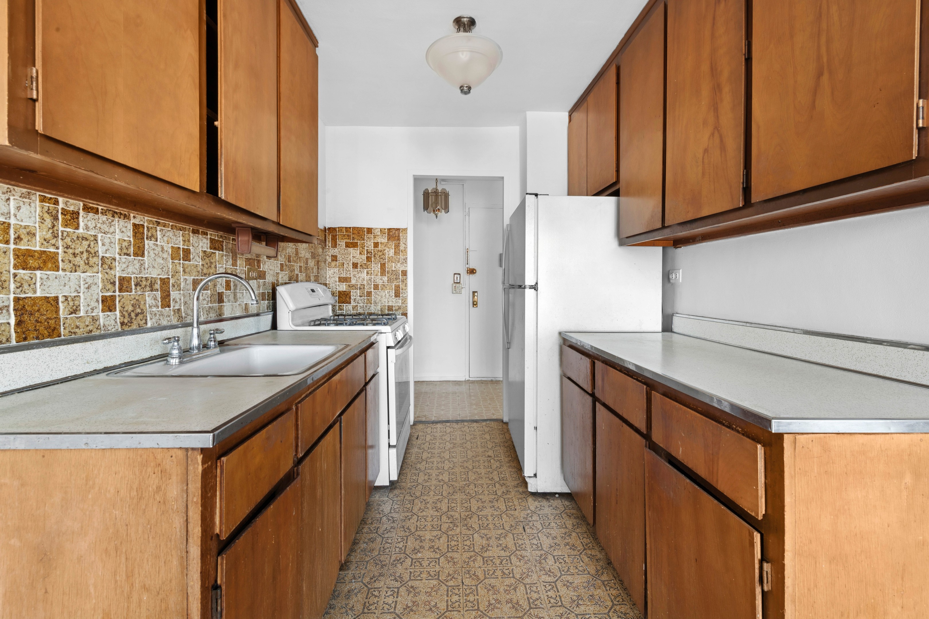 2652 Cropsey Avenue 15k Property Photo 4