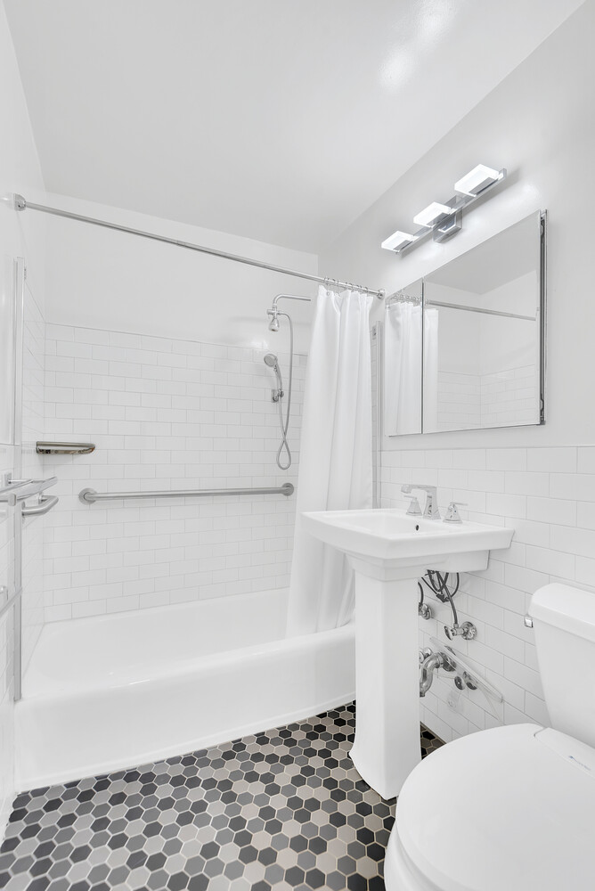 5700 Arlington Avenue 22r Property Photo 6