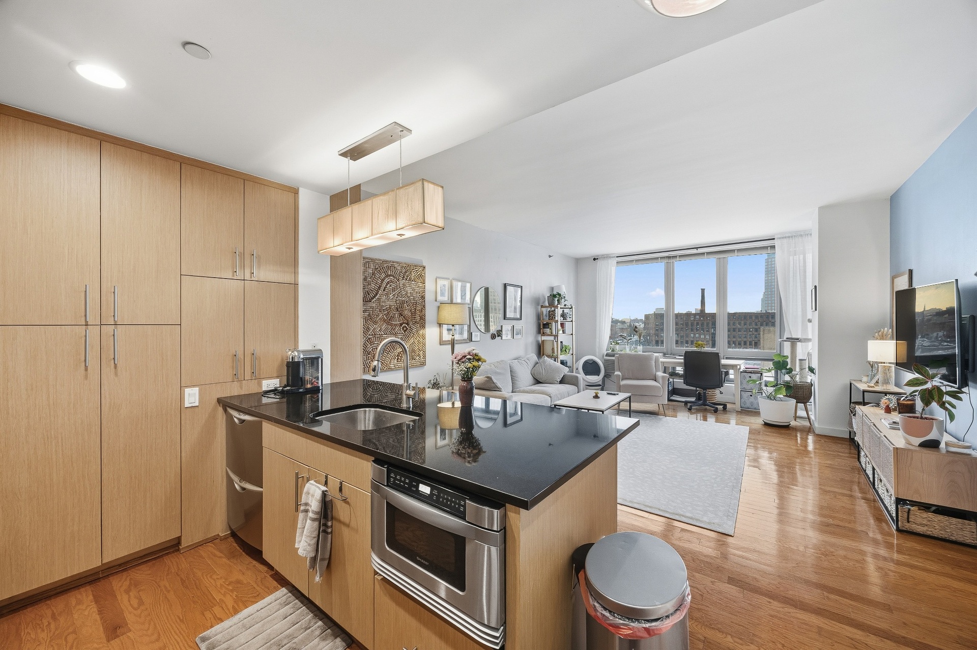 5-49 Borden Avenue J-6 Property Photo 1