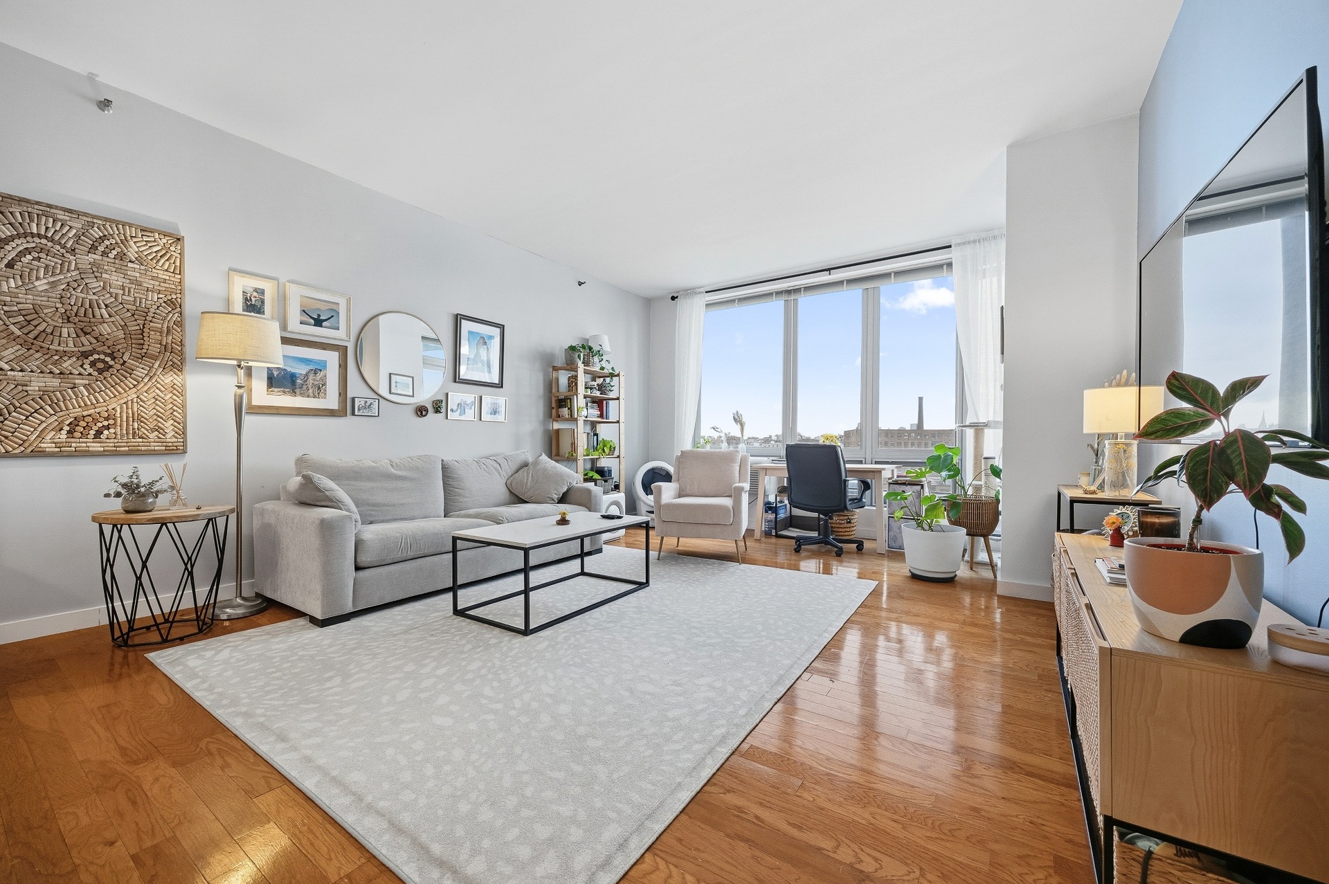 5-49 Borden Avenue J-6 Property Photo 3