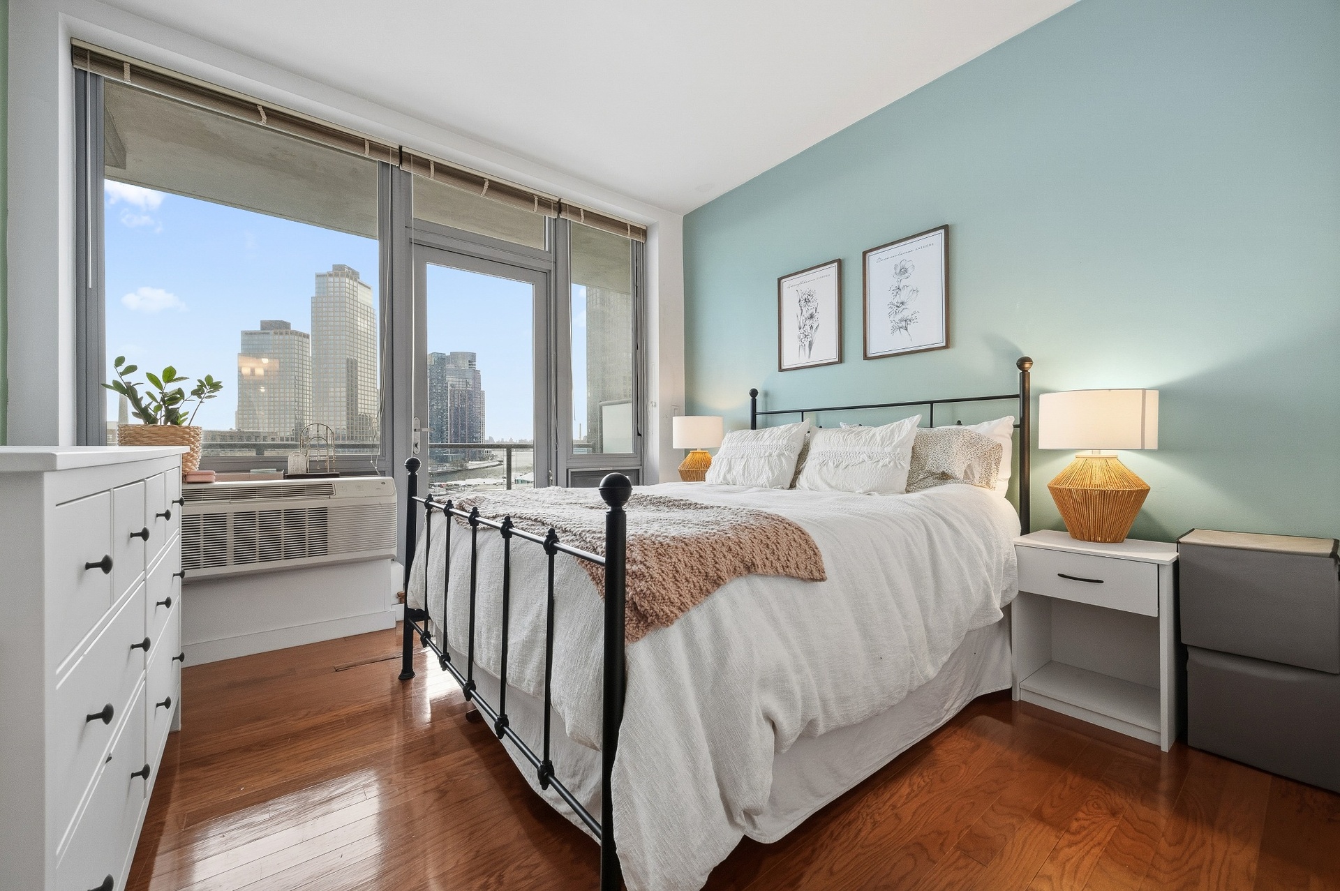 5-49 Borden Avenue J-6 Property Photo 6