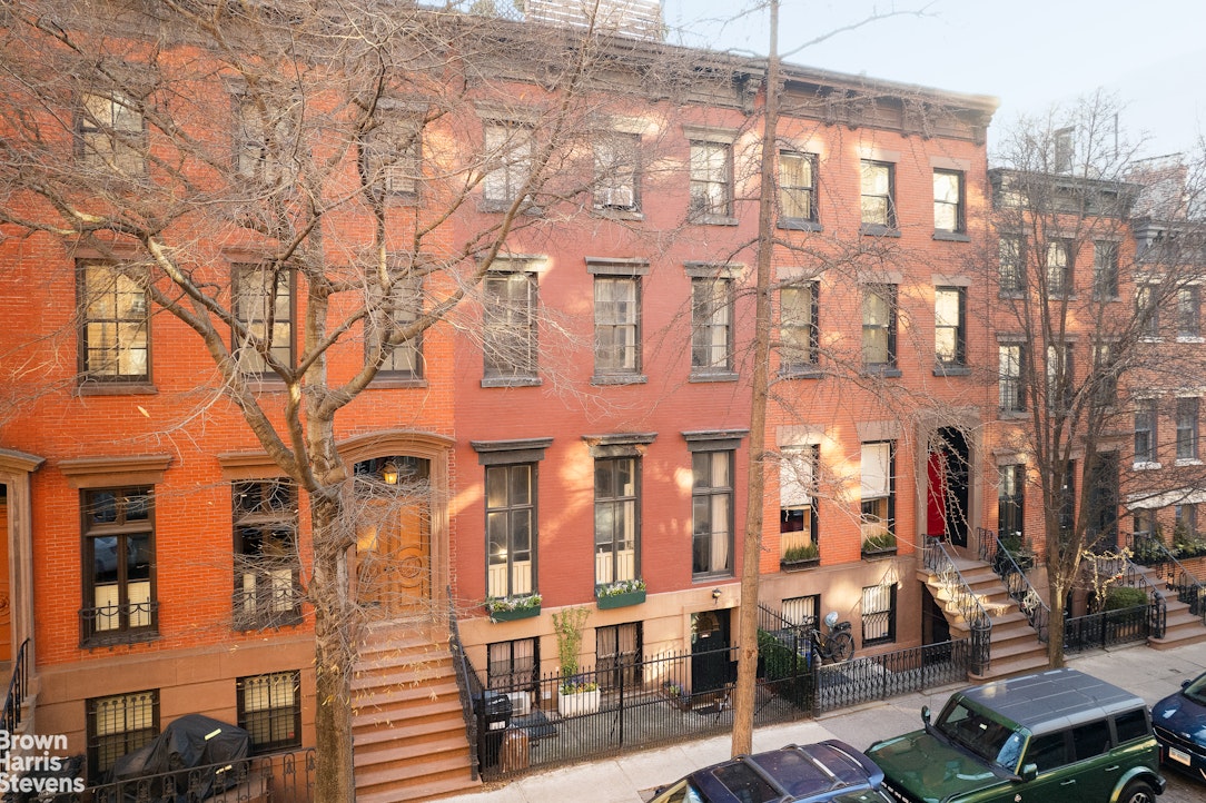 258 W 12TH Street Property Photo 1