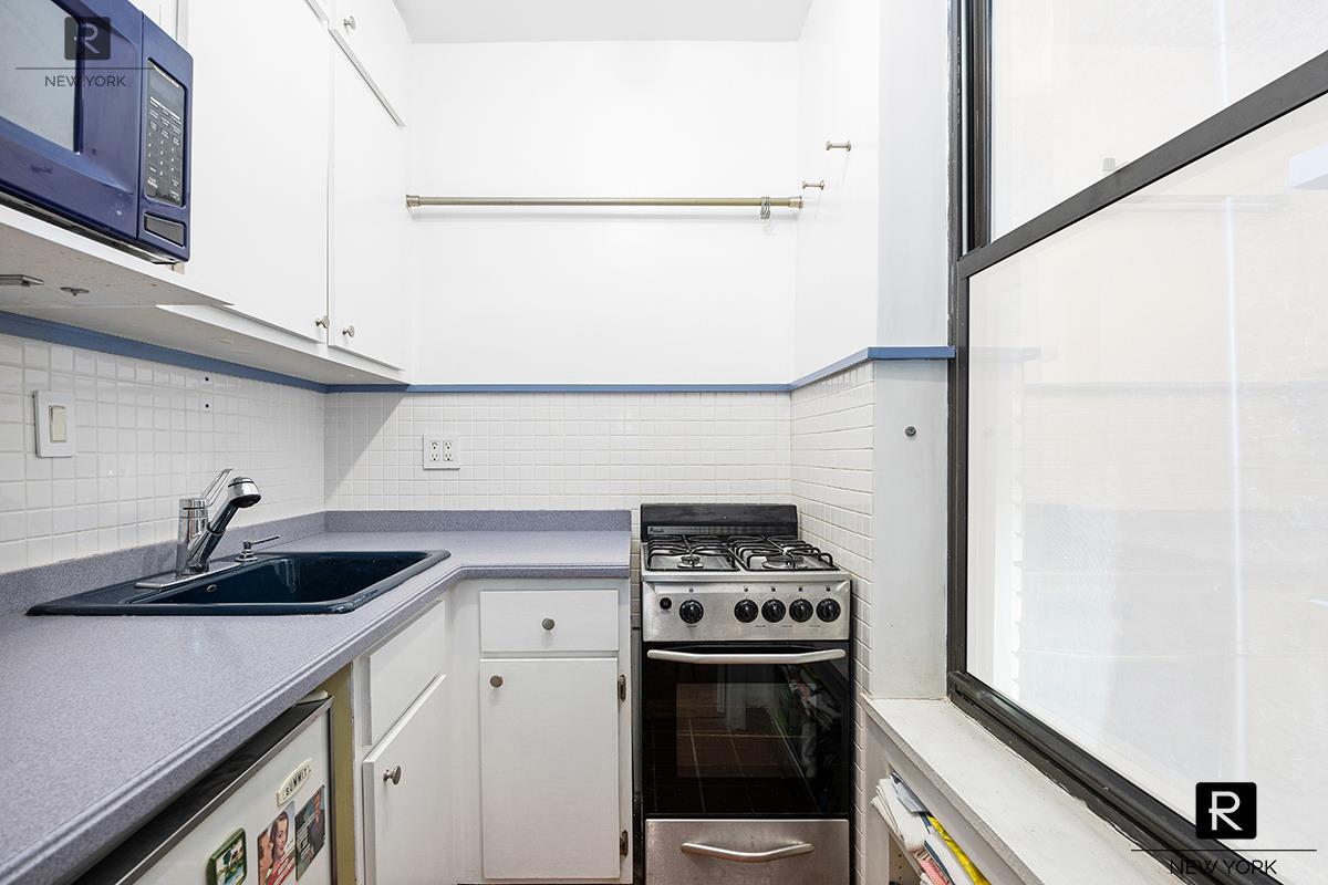 151 W 80th Street 3-r Property Photo 5